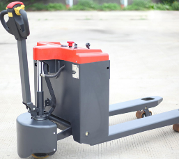 電動(dòng)叉車(chē)的價(jià)位會(huì )受到品牌，型號，配置等因素的影響